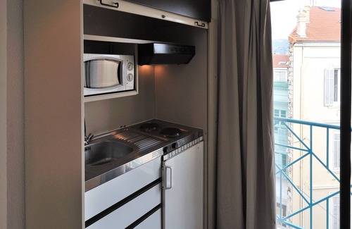 Cannes City Centre Apartment | Residhotel Les Coralynes
