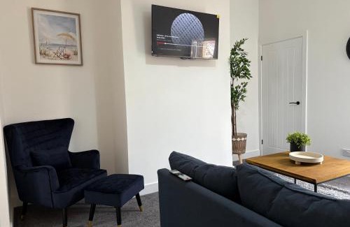 Blyth Apartment | ResiLets - NEW 3 Bed Apt, Sleeps 5, Town Centre, Ideal for contractors, holidaymakers, Professional Short Stay