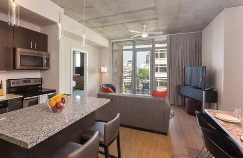 Downtown Austin Apartment | Resort Condo 2 mi near SXSW