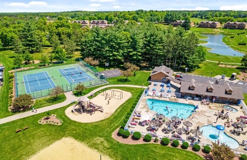 Arkdale Condo | Resort - Golf - Lake - 30 min to Wisc Dells