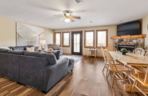 Arkdale Condo | Resort - Golf - Lake - 30 min to Wisc Dells