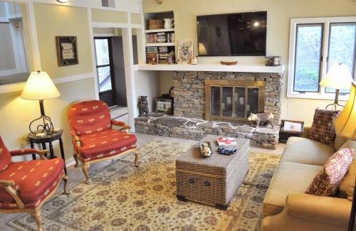 Big Canoe House | Resort Haven - Lake Views Fireside Sips Big Screen Roku TVs Community Golf