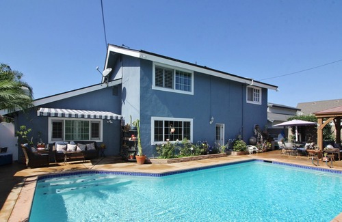 Fountain Valley House | Resort heated pool home centrally located near beach & Disneyland