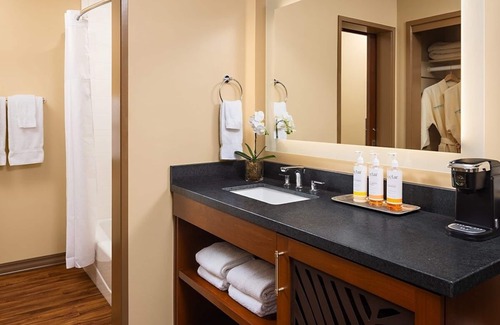 Crown Point Hotel | Resort King, Catamaran Resort, Ocean Proximity, Ideal for Romantic Getaways