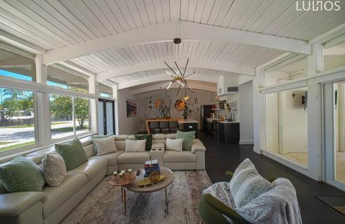 Cutler Bay House | Resort Retreat Heated Pool, BBQ & Sports Court L11