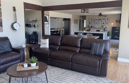 Auburn House | Resort Style Backyard - Minutes Away From Trails & Downtown Auburn!