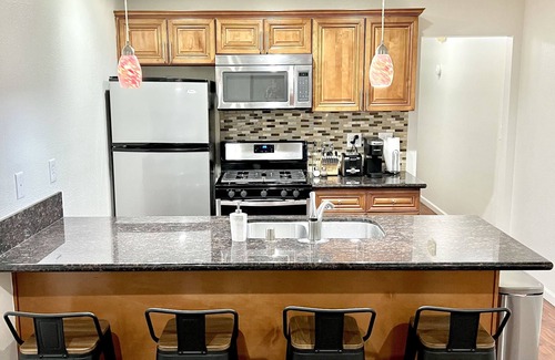 Santa Ana Condo | Resort Style Condo near Disneyland, Beaches, Los Angeles & so much more
