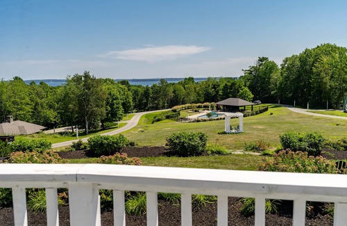 Lincolnville House | Resort style, family friendly getaway!