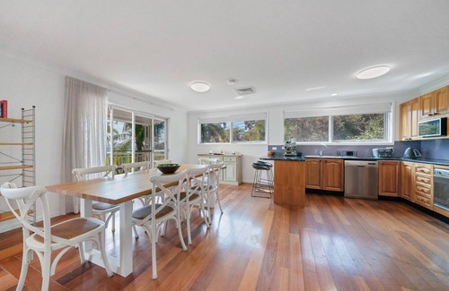 Daleys Point House | Resort Style Getaway | Close to Beaches and Cafes