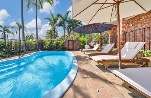 Daleys Point House | Resort Style Getaway | Close to Beaches and Cafes
