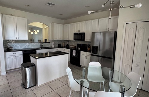 Kissimmee Resort | Resort-Style House Near Disney - 6 bedrooms for your family or friends