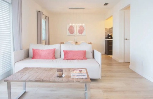 St. Petersburg Condo | Resort style living in a modern condo directly on the waterfront, sunset views