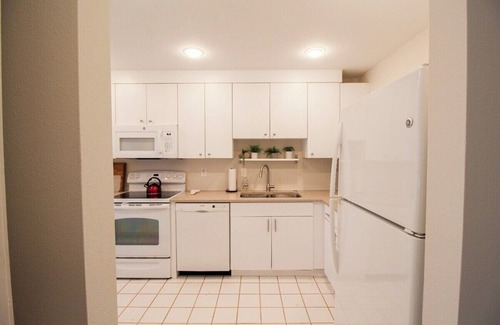 Vamo Condo | Resort Style Living - Minutes To Siesta Key