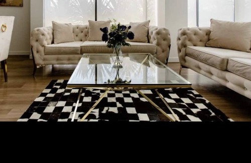 Downtown Apartment | Resort style living next to malls and shopping areas