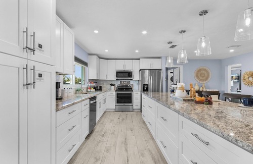Cypress Lakes Estates House | Resort Style Living, Sleeps 12, Heated Pool & Hot Tub - Sea Breeze Oasis - Roelens