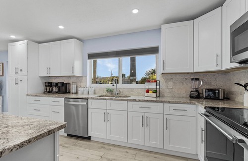Cypress Lakes Estates House | Resort Style Living, Sleeps 12, Heated Pool & Hot Tub - Sea Breeze Oasis - Roelens