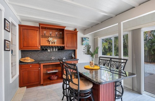 South Venice House | Resort-style living without the crowd - 5 min from the beach!