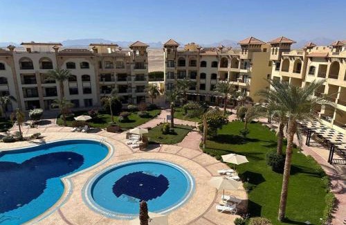 Sahl Hasheeh Apartment | Resort-Style Luxury Chalet with Pool and Sea View in Sahl Hasheesh