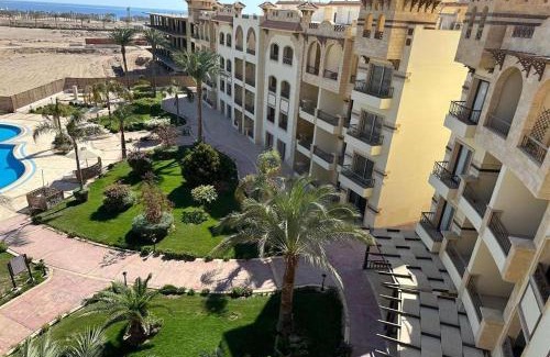 Sahl Hasheeh Apartment | Resort-Style Luxury Chalet with Pool and Sea View in Sahl Hasheesh
