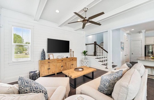 Santa Rosa Beach House | Resort-style pool 3min to beach. Family friendly. Private parking. Fenced-in backyard