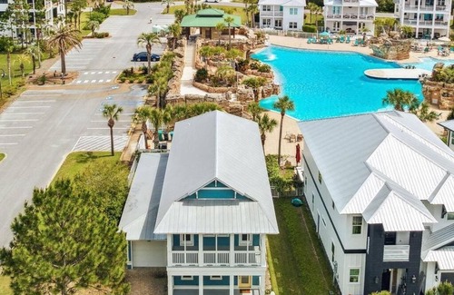 Santa Rosa Beach House | Resort-style pool 3min to beach. Family friendly. Private parking. Fenced-in backyard