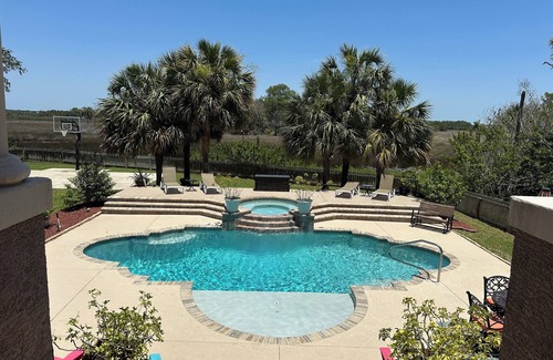 Dixie Shores House | Resort Style Pool, Dock, Pickleball, Kayaks, + so much more!