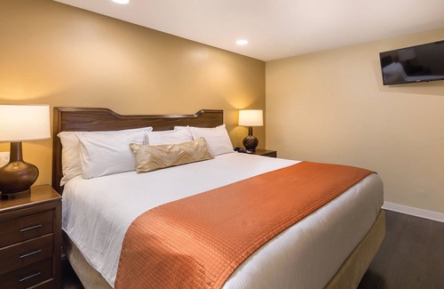Paradise Valley Village Hotel | Resort Suite - Beautiful 1 Bedroom Suite With Kitchenette