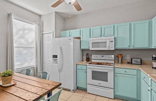 Wellington House | Resort & Water Park Townhouse near Disney