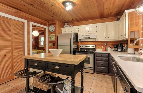 Big Canoe House | Respite at Big Canoe - Wood-burning fireplace, bright interiors, Wifi