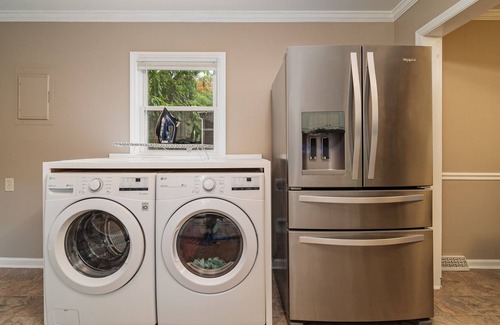 Sans Souci House | Respite Inn-- Monthly Rental 3mi from Downtown Greenville, Furman