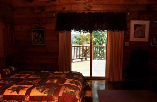 Kingston Cabin | Respite Lodge by the Tennessee River