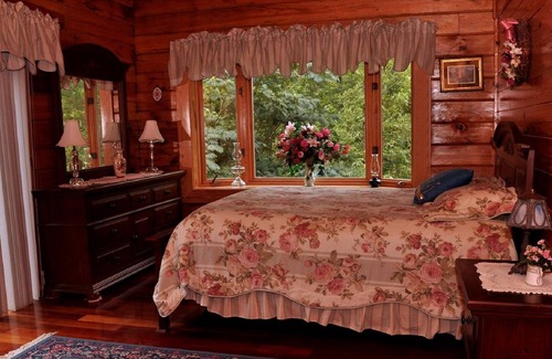 Kingston Cabin | Respite Lodge by the Tennessee River