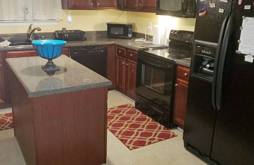 Cliftondale House | Rest Easy at Redding Ridge Full Occupancy for couples only