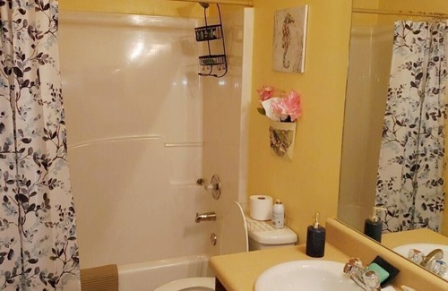 Cliftondale House | Rest Easy at Redding Ridge Full Occupancy for couples only
