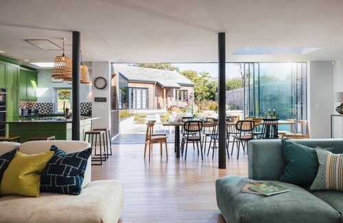 Trevone House | Rest Harrow - super stylish house, walking distance to Trevone beach