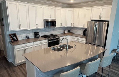 Westfield Villa | Rest & Rally Retreat – Your Game Day Getaway Just 5 Minutes from Grand Park!