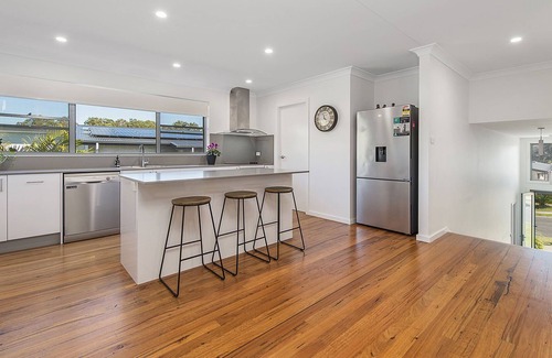 Lake Cathie House | Rest, Relax and Recharge at Rainbow Escape!
