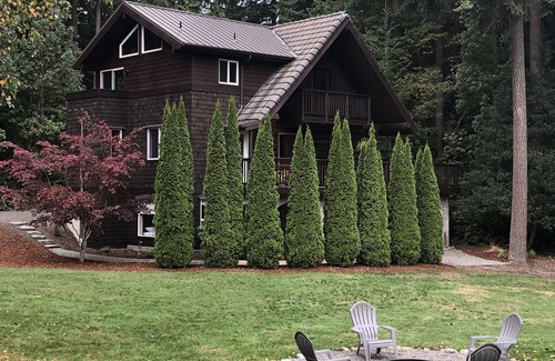 Indianola Cabin | Rest, relax and recharge at this amazing log cabin