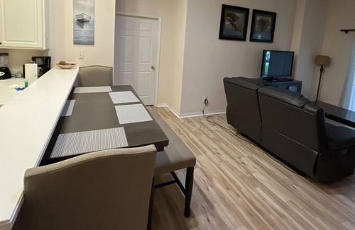 Hillcrest Estates House | Rest & Relax Bahama Bay Ground Floor 3 bed 2 bath 20 min to parks