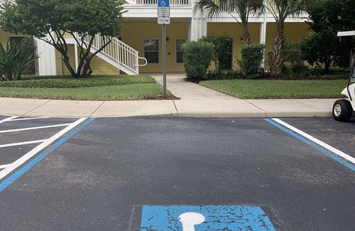 Hillcrest Estates House | Rest & Relax Bahama Bay Ground Floor 3 bed 2 bath 20 min to parks