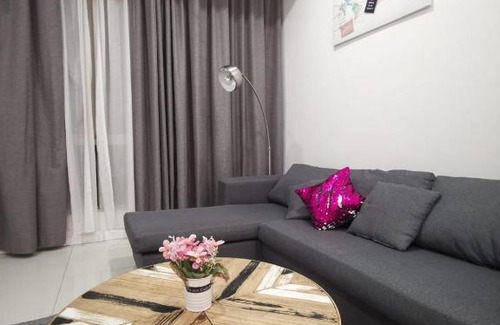 Downtown Kota Kinabalu Apartment | reSTARY - Travel, Sutera Avenue Infinity Pool - Imago Opposite - KK City- 2BR,6Pax 来沙旅 旅游主题公寓 - 无边际日落海景泳池 - Imago商场对面 - KK市中心 - 2房6人