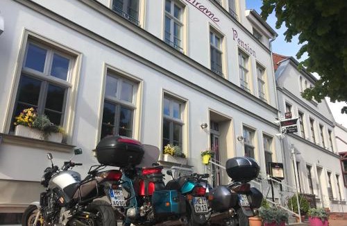 Barth House | Restaurant & Pension Eshramo