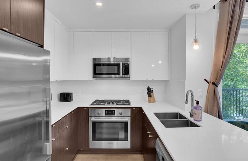 Mission District Apartment | Restaurants, downtown life @17th+Mission