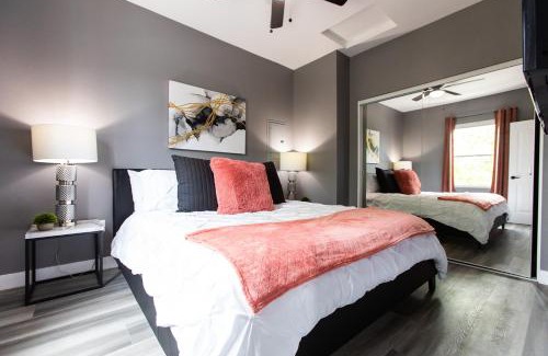 University Heights Apartment | Restaurants-fast-wifi-ac-park-professionals