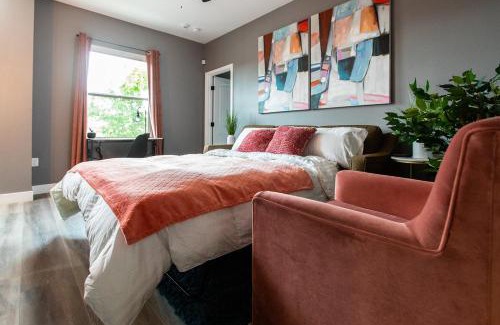 University Heights Apartment | Restaurants-fast-wifi-ac-park-professionals