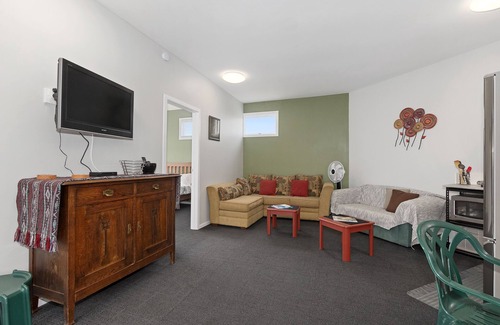 Mangawhai Heads Cottage | Restaway - Mangawhai Holiday Home