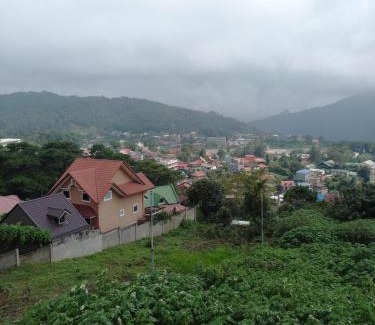 Baguio House | Restful 3BR Hillside Duplex House