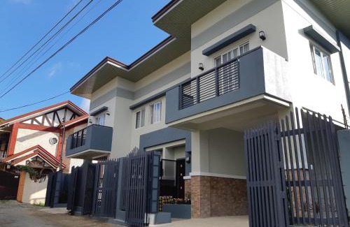Baguio House | Restful 3BR Hillside Duplex House