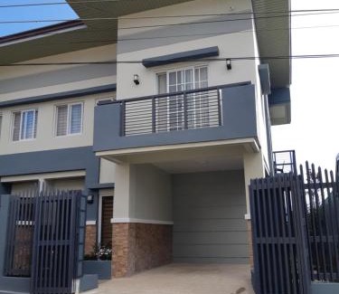 Baguio House | Restful 3BR Hillside Duplex House