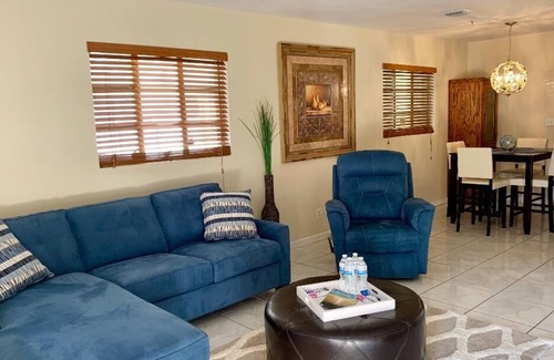 East Ocean Ave House | Restful in Lantana ~ Minutes from the Beach
